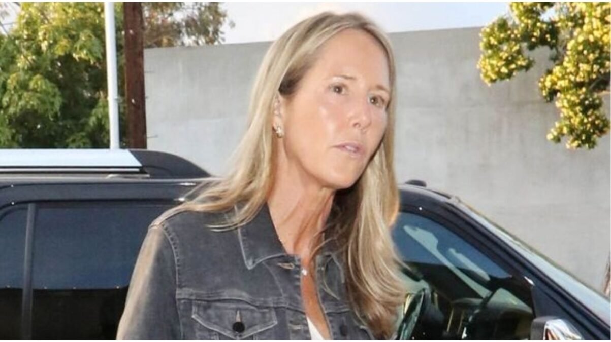 tucker carlson wife